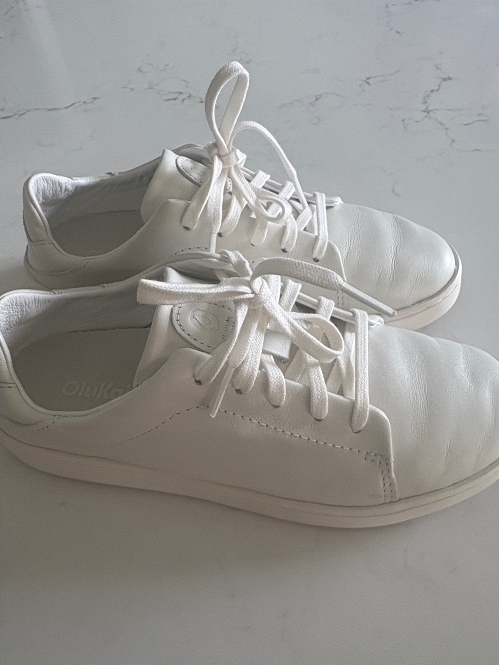 OluKai Women’s White Leather Sneakers- Pehuea Lī ‘Ili  Like NEW